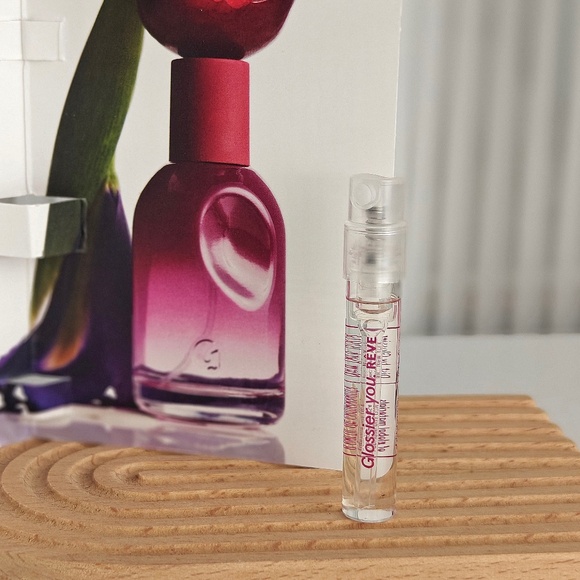 New Glossier You Rêve EDP Sample Spray 1.5 mL .05 fl. oz - Picture 1 of 1